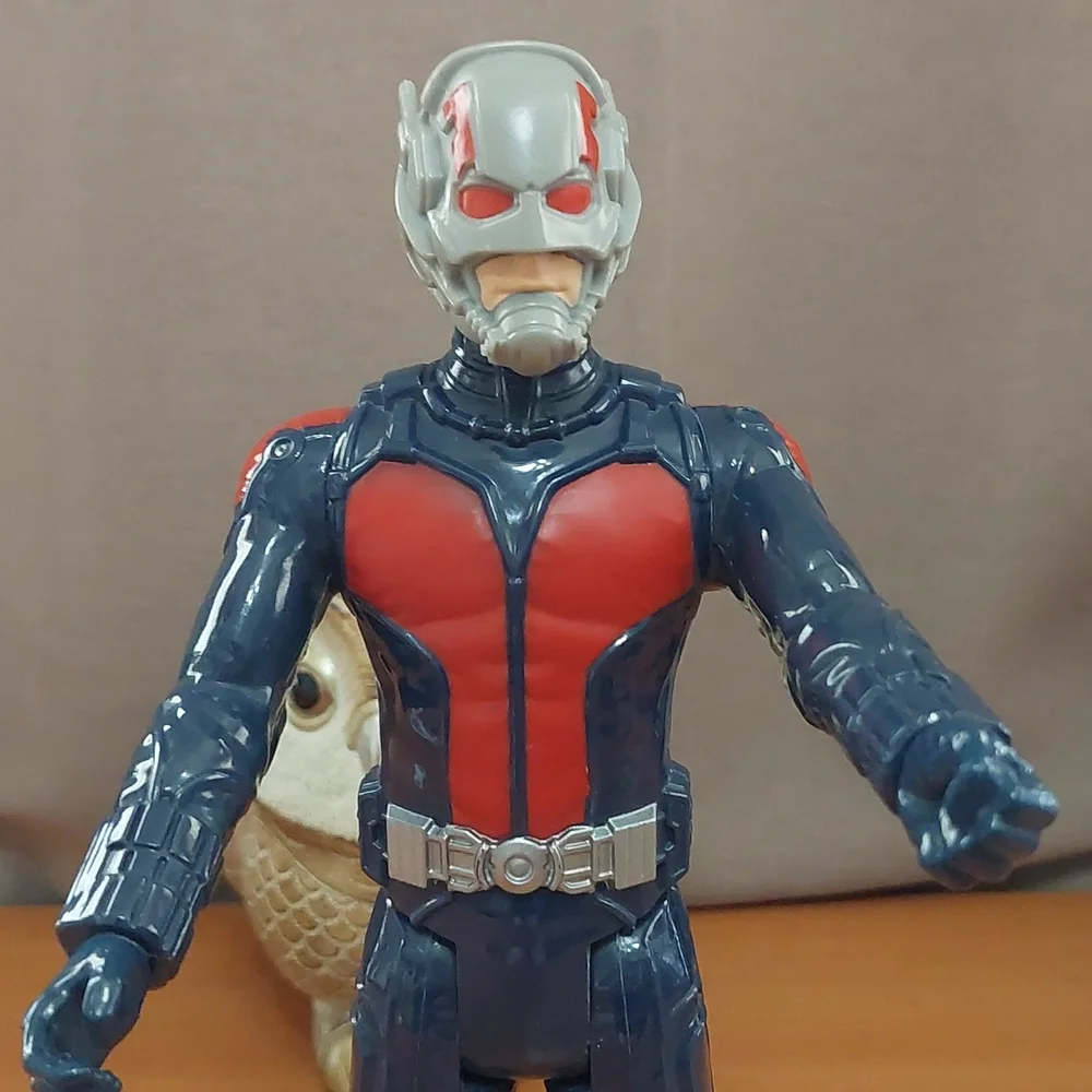 Hasbro marvel Titan hero series Ant-Man 12-in action figure. Great condition! - Picture 9 of 10